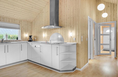 Venemose House | Beautiful home in Slagelse with kitchen