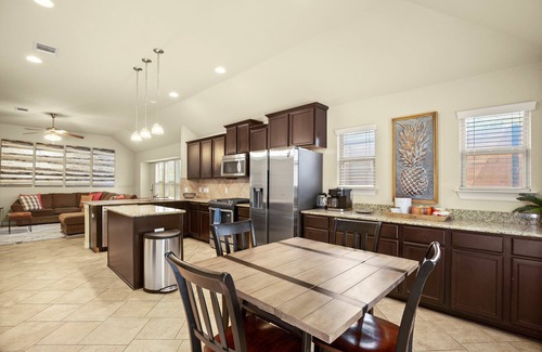 Austin House | Beautiful home minutes from airport and downtown.