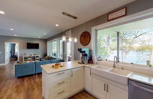 Grant House | Beautiful New Lake House: Perfect For Extended Family Vacation