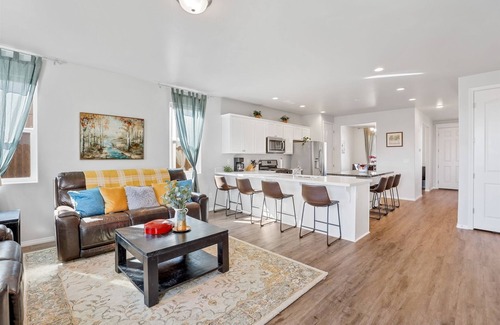 Bellemont House | Beautiful, Newly Built Home with Central A/C !
