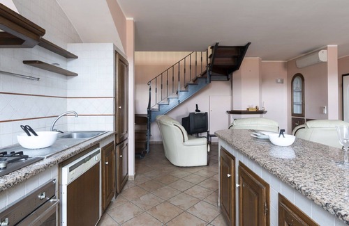 Villa Viani House | Beautiful private villa for 6 guests with WIFI, terrace, pets allowed and panoramic view
