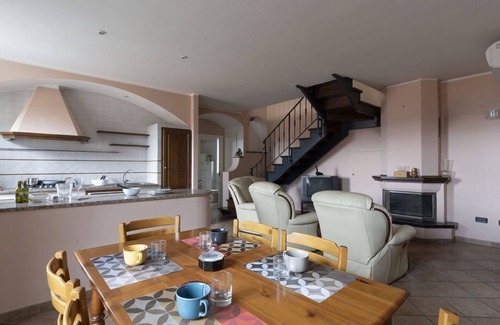 Villa Viani House | Beautiful private villa for 6 guests with WIFI, terrace, pets allowed and panoramic view