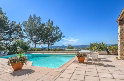 Sollies-Ville Villa | Beautiful private villa for 6 guests with private pool, TV and terrace