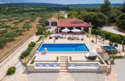 Milna (Brac) House | Beautiful private villa for 10 people with hot tub, A/C, private pool, WIFI, TV and terrace