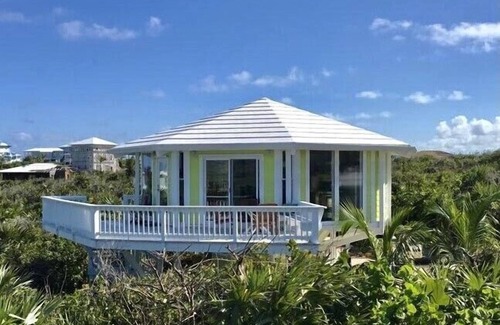 Hope Town Cottage | Beautiful Solar Powered Romantic Retreat With Dock Slip