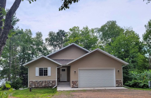 Chief Lake House | Beautiful, Spacious Lake House on Chief Lake for Family & Friends to Enjoy!
