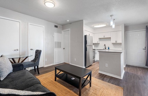 Coronado Hills Apartment | Beautiful Studio in University Hills 5478