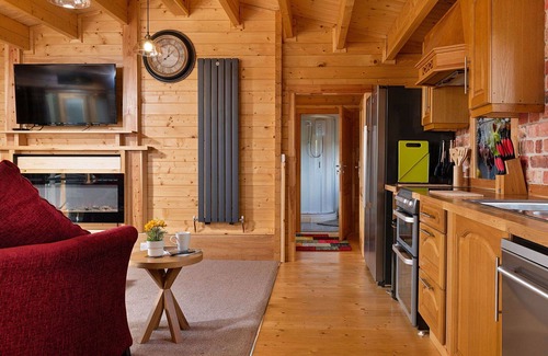 Craven Arms House | Beautiful villa for 2 guests with WIFI, hot tub, TV and terrace