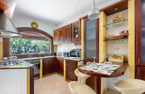 San Vito Apartment | Beautiful villa with dependence of 350 square meters can accommodate up to 14 people located on two levels; boasts a wonderful pool and garden, ideal for relaxing moments!The accommodation is located in San Priamo, a few km from San Vito, Muravera and Ca