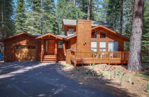 Truckee Ski Chalet | Beaver Pond Northstar Luxury Chalet with Hot Tub