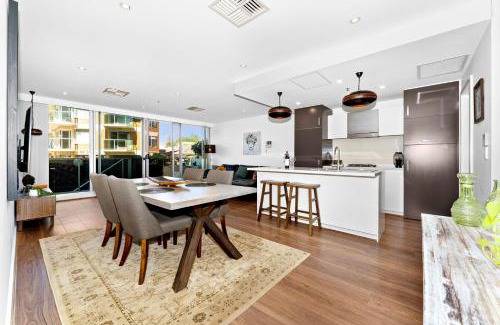 Glenelg Apartment | Belle Escapes - Beach Retreat Townhouse Glenelg