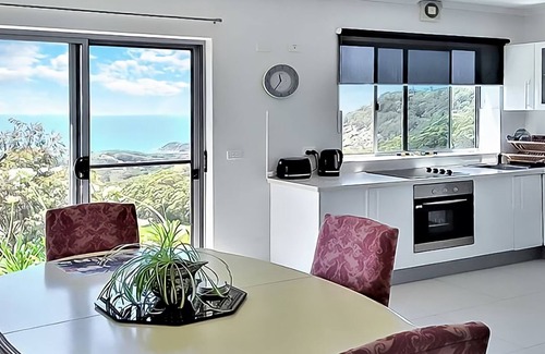 Korora House | Belvedere The Sanctuary, self-contained apartment on the ground floor - spectacular views!