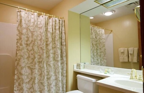 Canton Hotel | Bertram Inn at Glenmoor