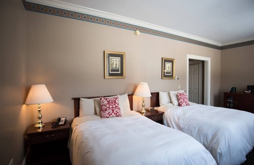 Canton Hotel | Bertram Inn at Glenmoor