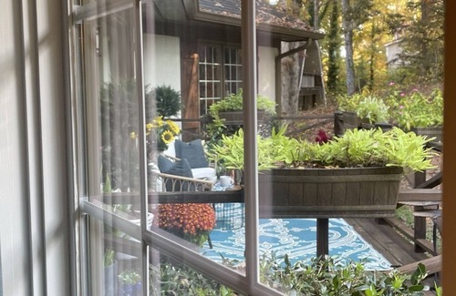 Gainesville House | Best of GA Award Nominee! Cozy Lakefront Retreat w/Hot Tub, Fire Pit