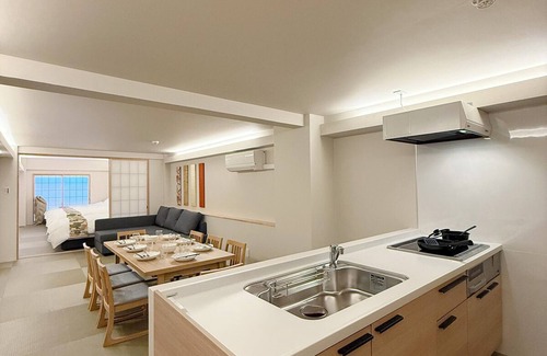 Hatsukaichi Apartment | bHotel Miyajima Omotesando 21