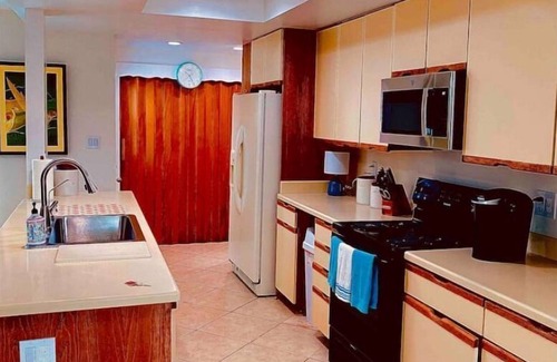 Rustic Lane House | Big furnished house, huge pool, 4 beds ALL NEW FURNITuRE!