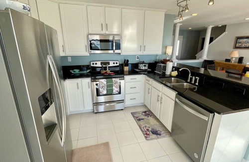 Willoughby Spit House | Big Waterfront House W/Amazing View And Swim Deck 3 Bedroom Home