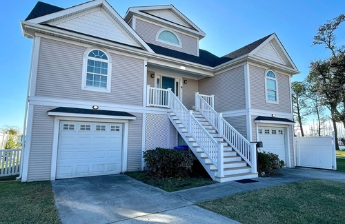 Willoughby Spit House | Big Waterfront House W/Amazing View And Swim Deck 3 Bedroom Home