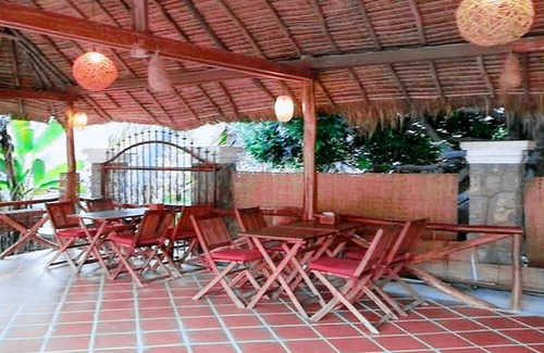 Krong Kaeb Hotel | Bird of Paradise Bungalows