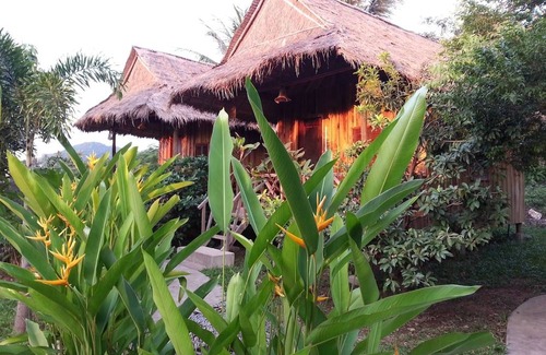 Krong Kaeb Hotel | Bird of Paradise Bungalows