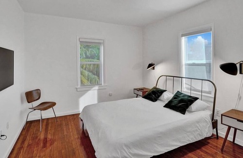Northeast Miami House | Biscayne Deluxe Unit, 2br/1bath, Free Parking, Garden & Bbq!