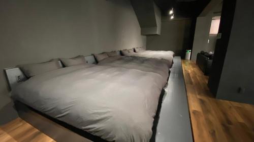 Maejima Apartment | Black Villa Naha 最大8名宿泊可 136平米 美栄橋駅 徒歩1分 国際通り 徒歩7分