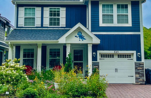 South Haven House | Blue Grasshopper – Spacious Luxury Retreat with Two Primary Suites