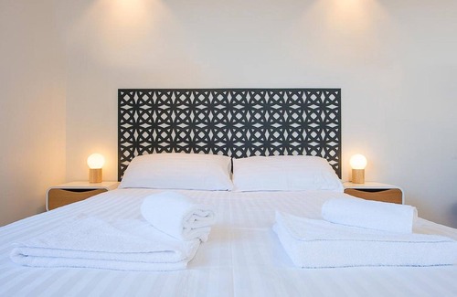 Battery Point Hotel | Blue Hills Motel
