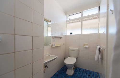 Battery Point Hotel | Blue Hills Motel