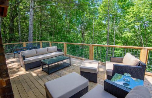 Lansing House | Blue Ridge Mountain Log Cabin - Views - Fireplace - River Access!