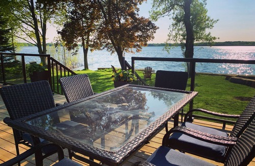 Ramara Cottage | Bluebird Cottage - Lakefront - Casino