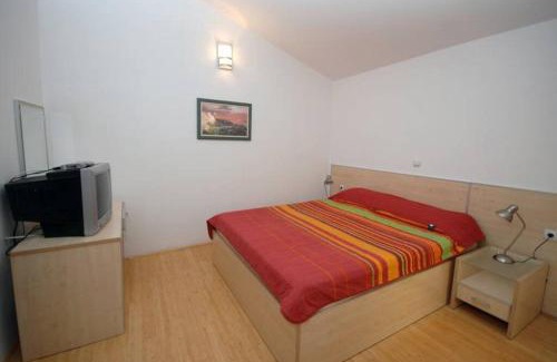 Sveti Stefan Apartment | BMV room for 2-3 with greenery view