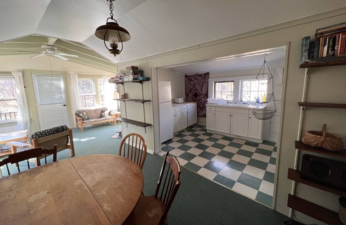 Lonelyville House | Bohemian Cottage - Steps from ocean and bay