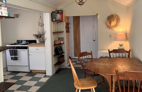 Lonelyville House | Bohemian Cottage - Steps from ocean and bay