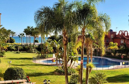 Torremolinos Apartment | BOHO CHIC- Beachfront - Free bikes - Salt water pool
