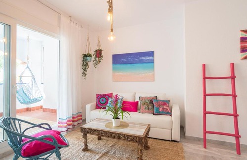 Torremolinos Apartment | BOHO CHIC- Beachfront - Free bikes - Salt water pool