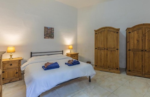 Cospicua Apartment | Bormla - Comfortable two bedroom apartment