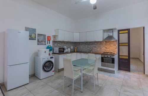 Cospicua Apartment | Bormla - Comfortable two bedroom apartment
