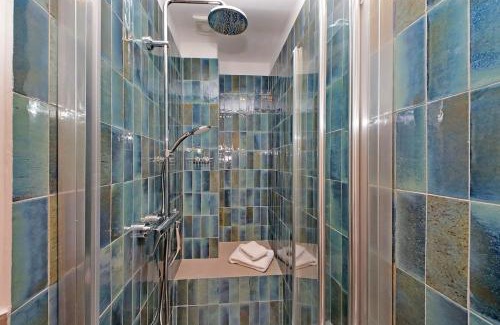 Aventine Apartment | Brand New Modern Apt 2 Stops to Colosseum