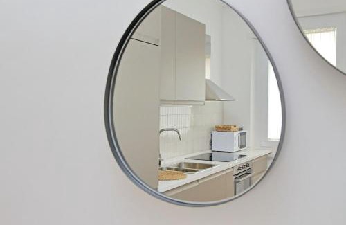 Aventine Apartment | Brand New Modern Apt 2 Stops to Colosseum