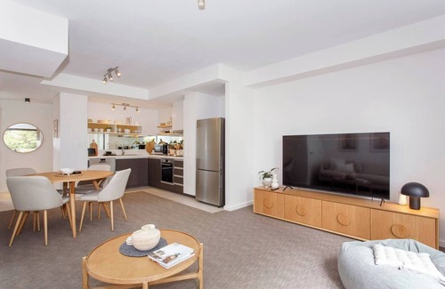 North Coogee Apartment | Breaksea Villa : Located just a stones throw from the Beach 5 min drive to Freo