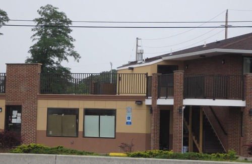 Brick Hotel | Brick Motor Inn