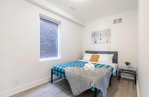 High Park-Swansea Hotel | Bright & Inviting 3BR Apartment near High Park Nearest Intersection Indian Trail
