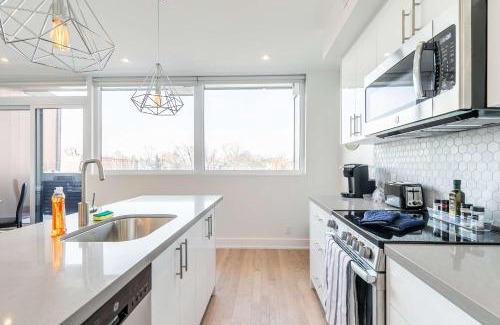 High Park-Swansea Hotel | Bright & Inviting 3BR Apartment near High Park Nearest Intersection Indian Trail