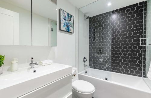 High Park-Swansea Hotel | Bright & Inviting 3BR Apartment near High Park Nearest Intersection Indian Trail
