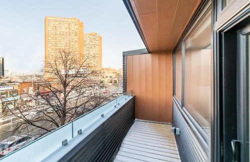 High Park-Swansea Hotel | Bright & Inviting 3BR Apartment near High Park Nearest Intersection Indian Trail
