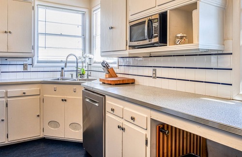 Outer Mission House | Bright Parkside Art Deco Corner House