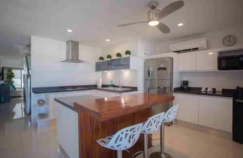 Zona Hotelera Resort | Brisas Beachfront Penthouses