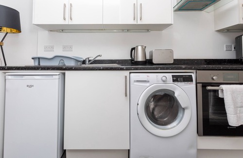 Crawley City Centre Apartment | Broadwalk Flat 5